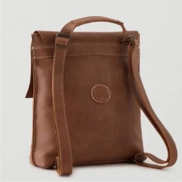 ROOTS Geniune Leather
Convertible Crossbody into
Backpack - Picture 3 of 13